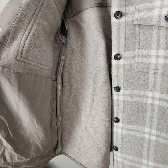 Everlane | The Italian ReWool Oversized Shirt Jacket in Taupe/Cream - Size L - Picture 7 of 13